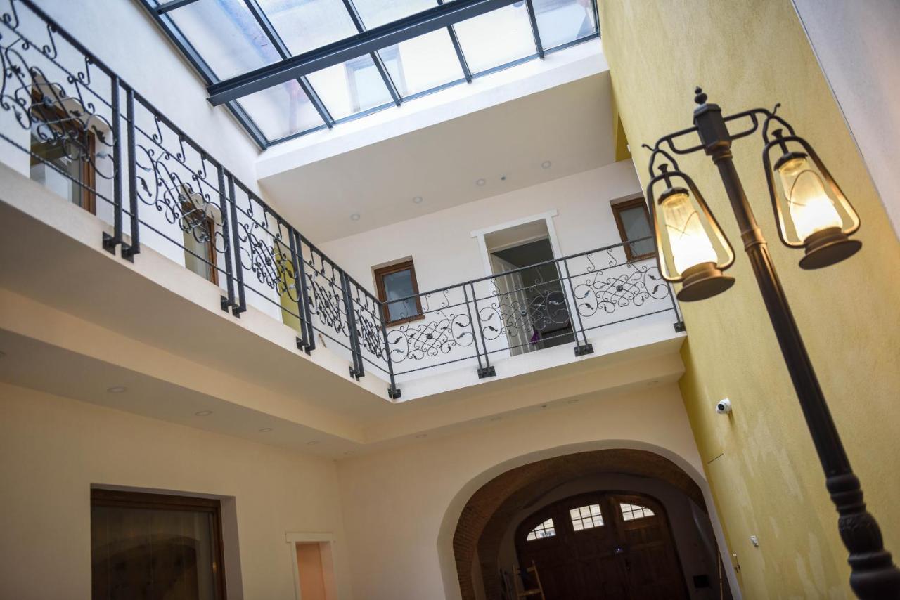 Schloss Apartments Braşov Extérieur photo