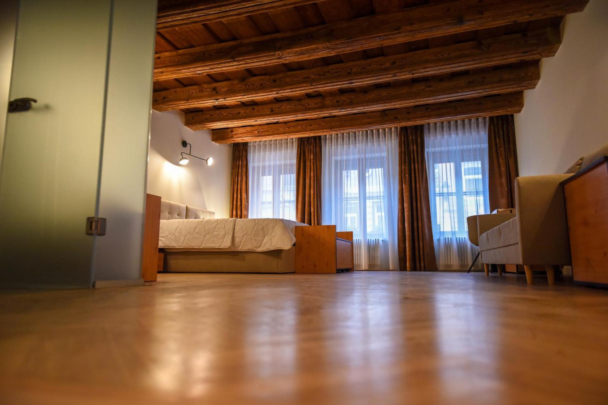 Schloss Apartments Braşov Extérieur photo