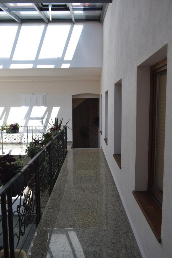 Schloss Apartments Braşov Extérieur photo